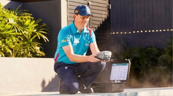 Cleaning a pool | Inside Franchise Business